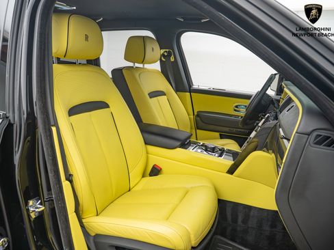 Used 2022 Rolls-Royce Cullinan Black Badge w/ Dark Exterior Package image 23