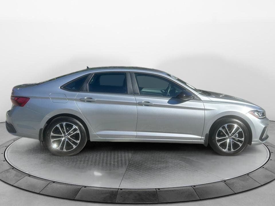 Used 2026 Volkswagen Jetta Sport FWD image 8