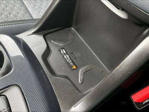 Used 2022 Chevrolet Colorado Z71 AWD/4WD image 17