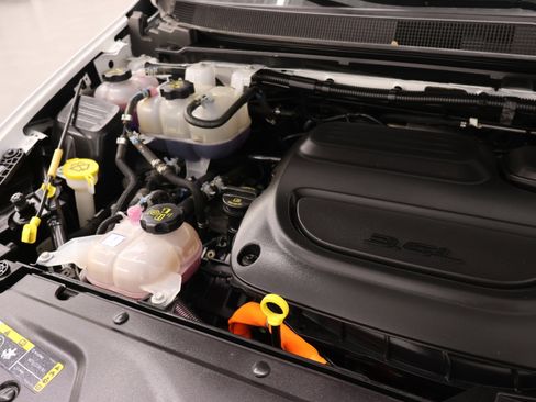 Used 2024 Chrysler Pacifica Limited FWD image 23