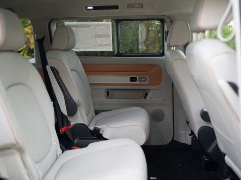 New 2025 Volkswagen ID. Buzz Pro S Plus image 24