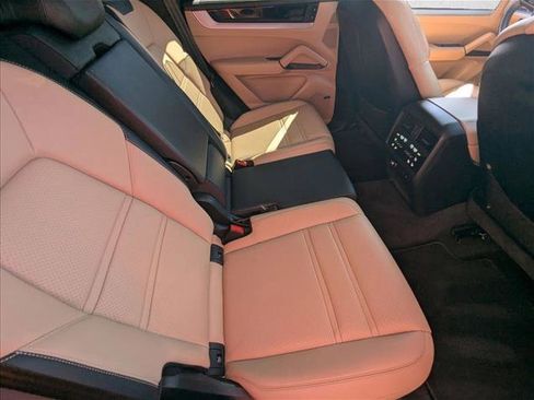 Used 2024 Porsche Cayenne image 18