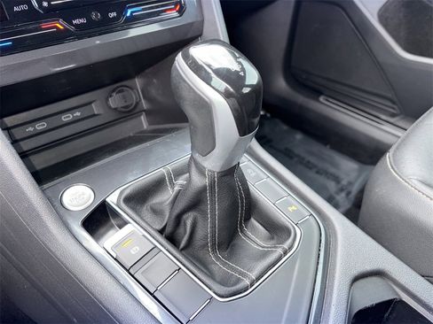 Used 2023 Volkswagen Tiguan SE R-Line image 10