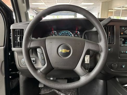Used 2025 Chevrolet Express 3500 LT w/ LT Preferred Equipment Group RWD image 5