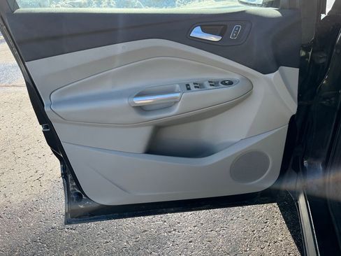 Used 2016 Ford Escape SE w/ Leather Comfort Package image 10