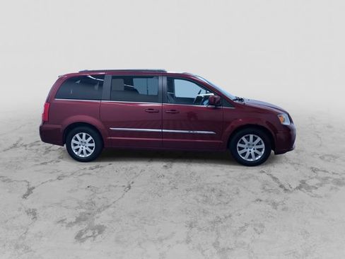 Used 2015 Chrysler Town & Country Touring FWD image 2