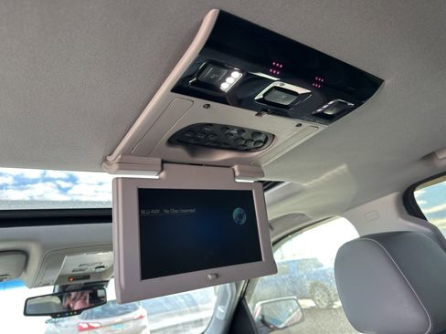 Used 2016 Chevrolet Suburban LT w/ Luxury Package image 22