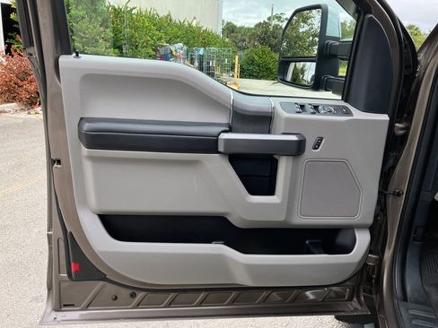 Certified 2022 Ford F350 XLT w/ XLT Premium Package image 15