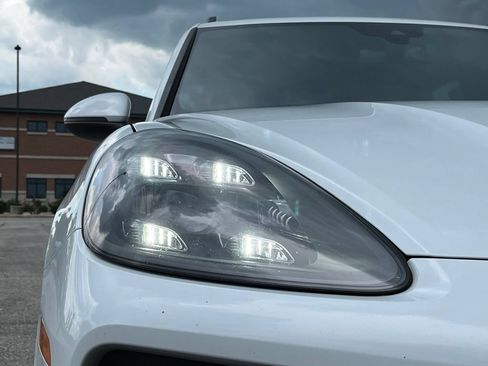 Used 2020 Porsche Cayenne AWD/4WD image 10