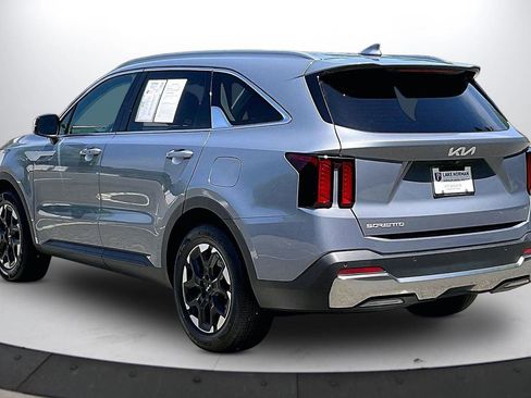 Used 2024 Kia Sorento S FWD image 7