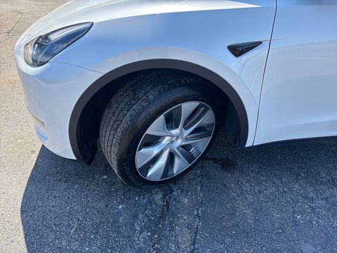 Used 2023 Tesla Model Y Performance image 27