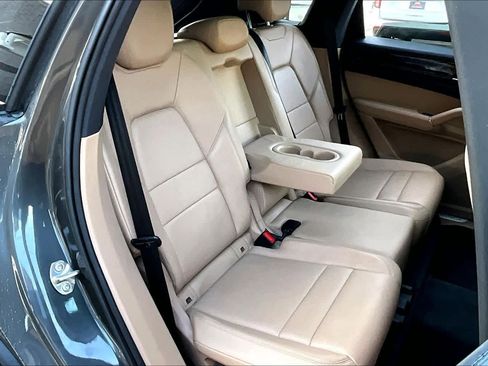 Used 2020 Porsche Cayenne image 19