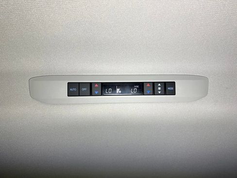 Used 2023 Toyota Sienna Limited AWD/4WD image 25