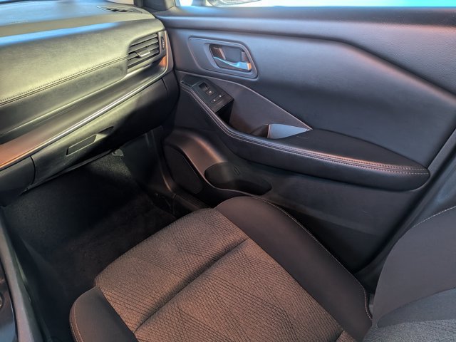 Used 2024 Nissan Rogue SV FWD image 15
