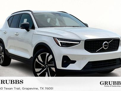 New 2025 Volvo XC40 B5 Plus w/ Protection Package Premier