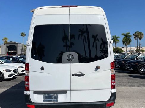 Used 2010 Mercedes-Benz Sprinter 2500 image 4