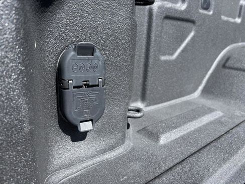 Used 2025 Chevrolet Silverado 2500 Custom w/ Custom Value Package image 23