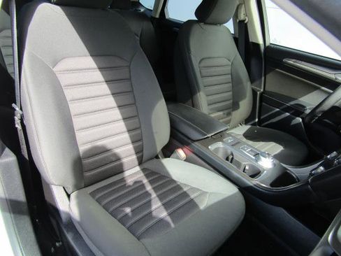 Certified 2017 Ford Fusion SE FWD image 8