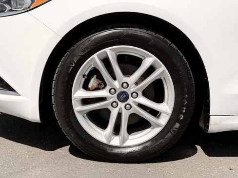 Used 2018 Ford Fusion SE w/ Equipment Group 602A FWD image 10
