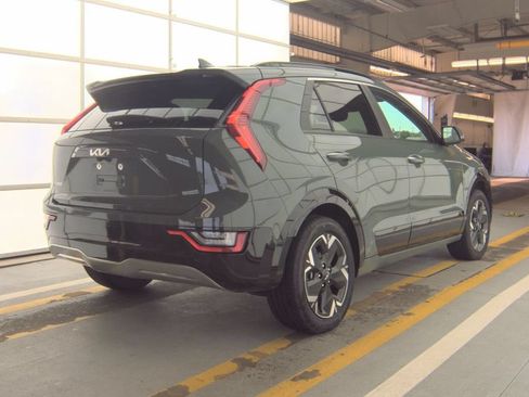Used 2023 Kia Niro Wave w/ Wave Preserve Package FWD image 2