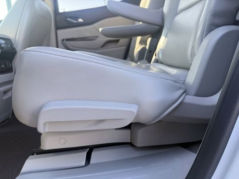 Used 2019 GMC Acadia SLT image 17