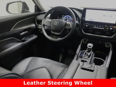 Used 2024 Toyota Grand Highlander XLE image 32