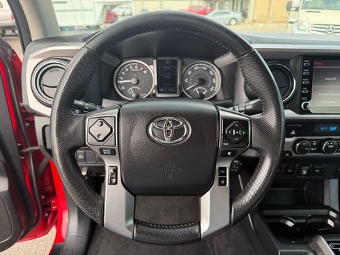 Used 2021 Toyota Tacoma SR5 AWD/4WD image 23