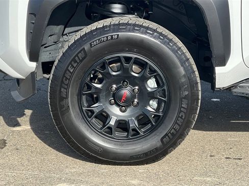 Certified 2025 Toyota 4Runner TRD Off-Road Premium image 27