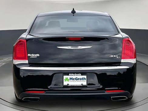 Used 2017 Chrysler 300 C AWD/4WD image 6