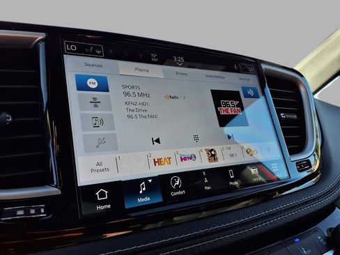 New 2026 Chrysler Pacifica Select image 5