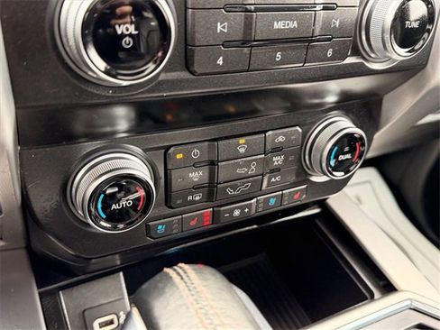 Used 2019 Ford F150 Platinum w/ Equipment Group 701A Luxury image 19