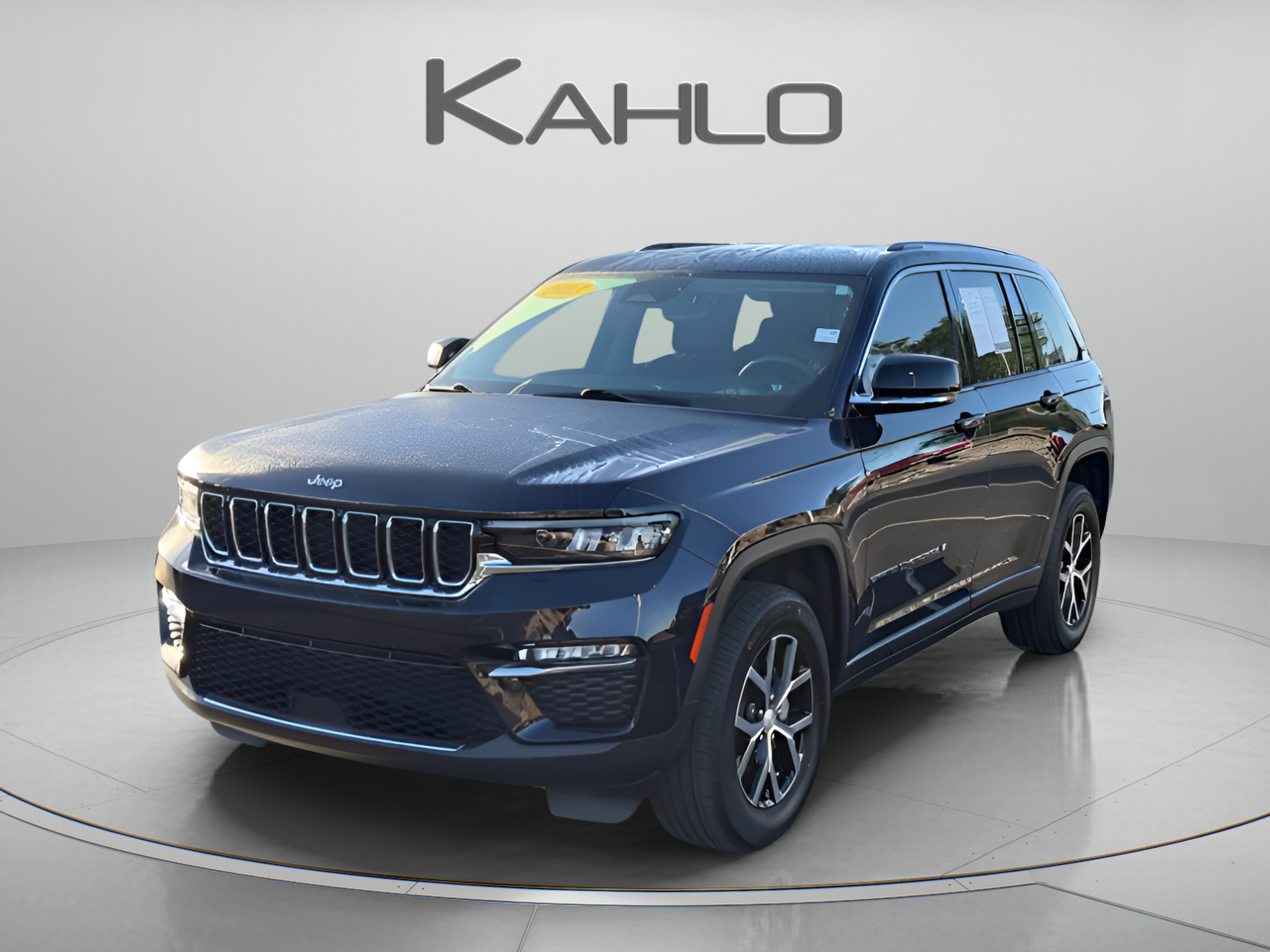 Used 2023 Jeep Grand Cherokee Limited AWD/4WD image 1