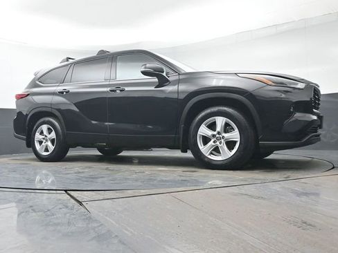 Certified 2022 Toyota Highlander LE image 35