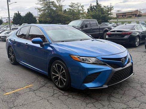 Used 2020 Toyota Camry SE image 6