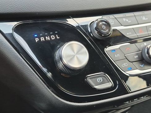 Used 2025 Chrysler Pacifica Select FWD image 19