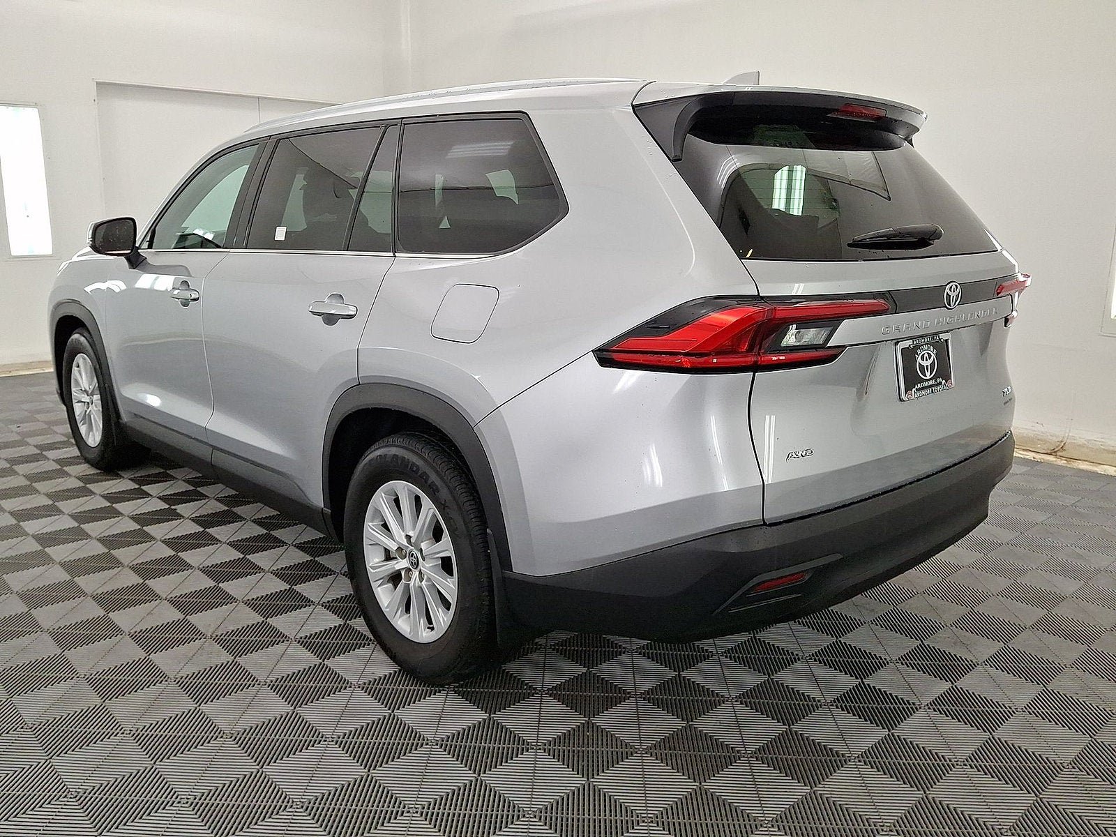 Certified 2024 Toyota Grand Highlander AWD image 14