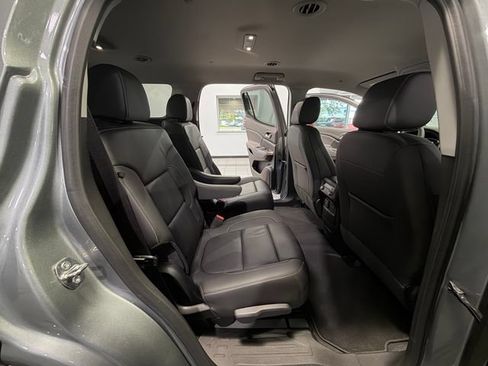 Used 2023 GMC Acadia SLT FWD image 14