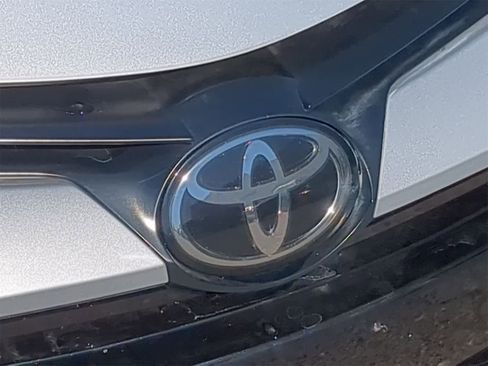 Used 2019 Toyota Corolla LE image 19