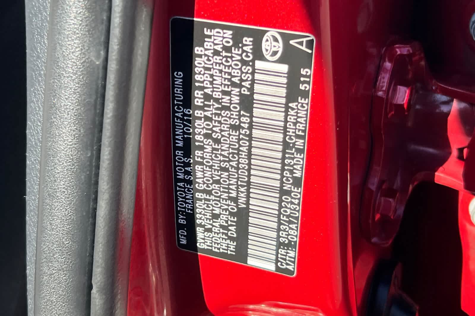 Used 2017 Toyota Yaris L w/ Carpet Mat Package FWD image 30