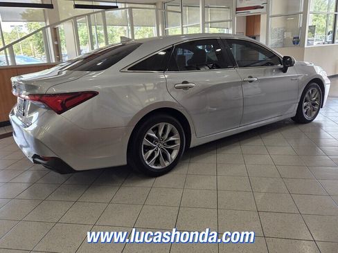 Used 2019 Toyota Avalon XLE w/ Moonroof Package FWD image 4