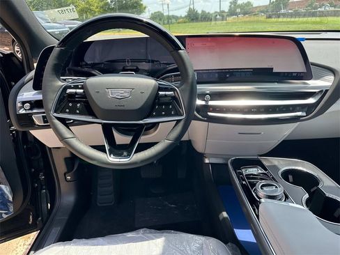 New 2025 Cadillac Lyriq Sport image 10