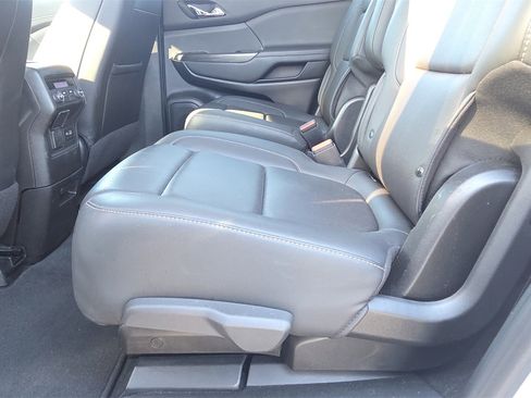 Used 2023 GMC Acadia SLT image 24