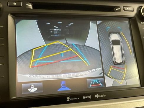 Used 2017 Toyota Highlander Limited Platinum w/ Carpet Mat Package AWD/4WD image 18
