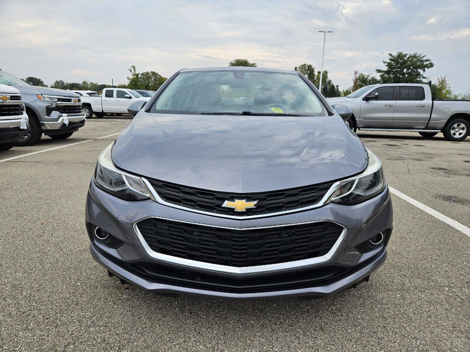 Used 2018 Chevrolet Cruze LT w/ Sun And Sound Package FWD image 2