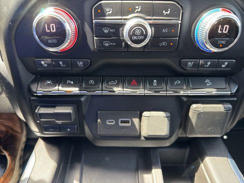 Used 2021 GMC Sierra 1500 AT4 w/ AT4 Premium Package AWD/4WD image 18