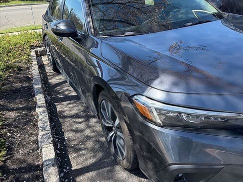 Used 2022 Honda Civic EX image 3