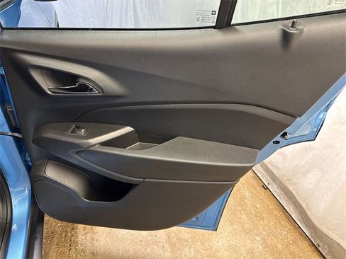 Certified 2025 Chevrolet Trax LT w/ Driver Confidence Package image 24