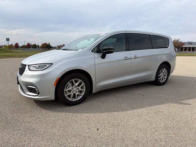 Used 2026 Chrysler Pacifica Select FWD image 1