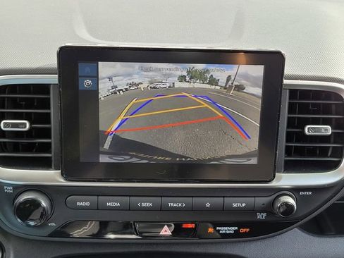 Certified 2025 Hyundai Venue SEL image 19