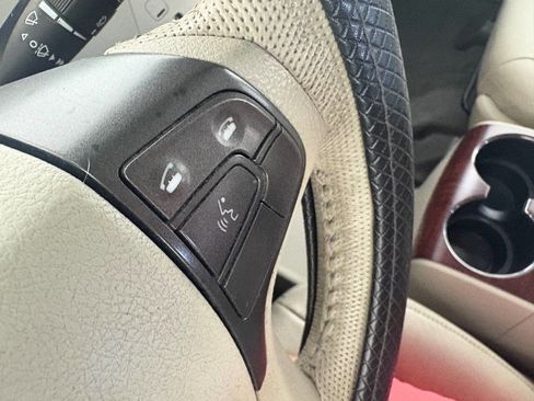 Used 2011 Toyota Sienna XLE image 19